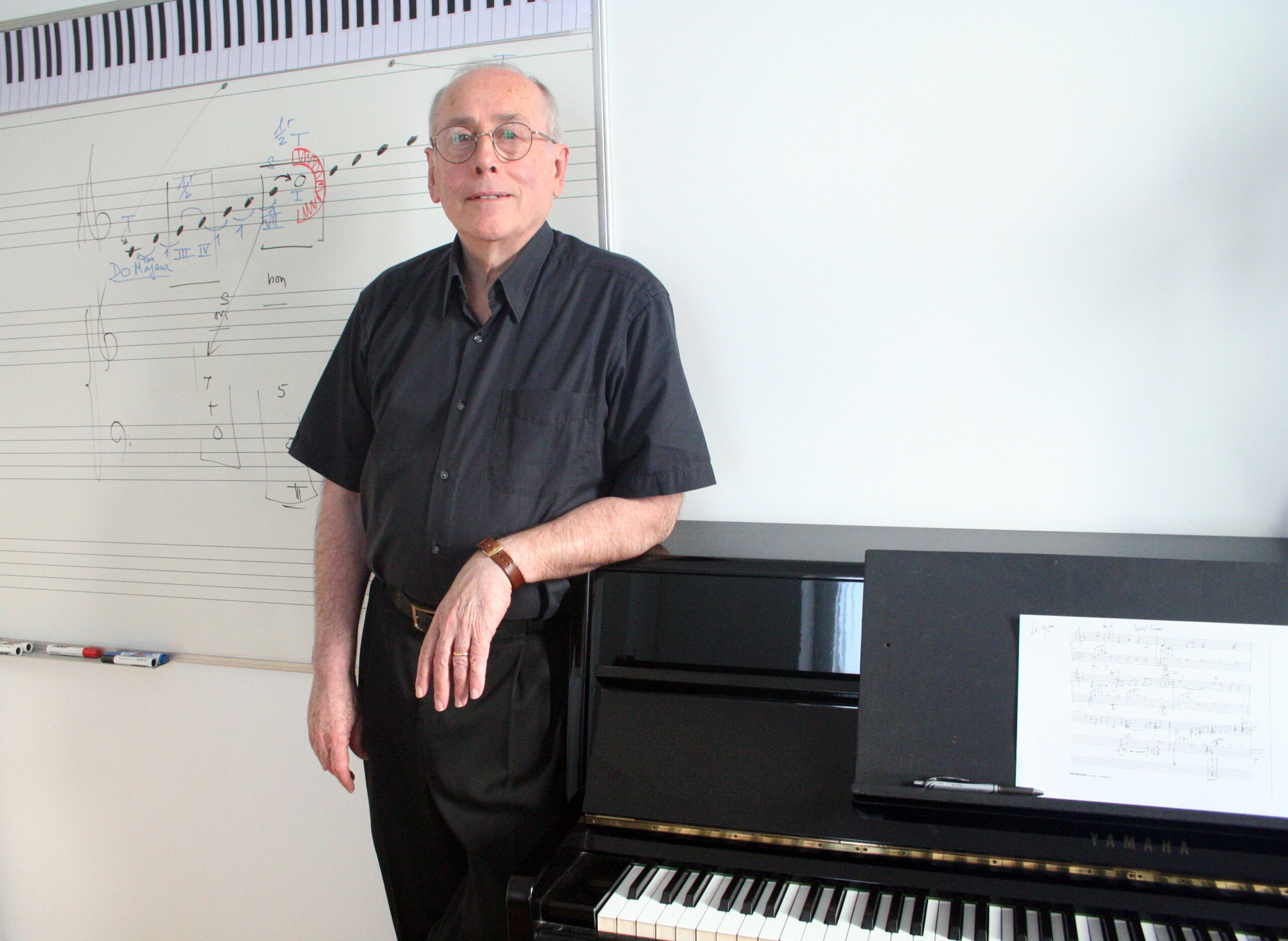 Serge Lécussant dans sa salle de formation