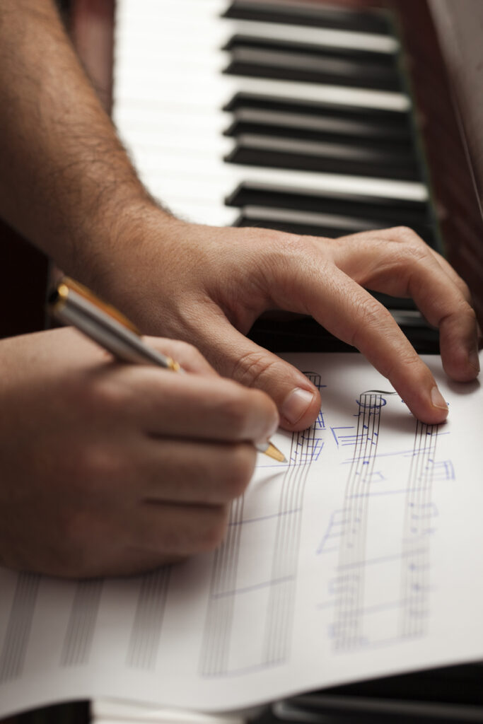 Composer piano et papier musique